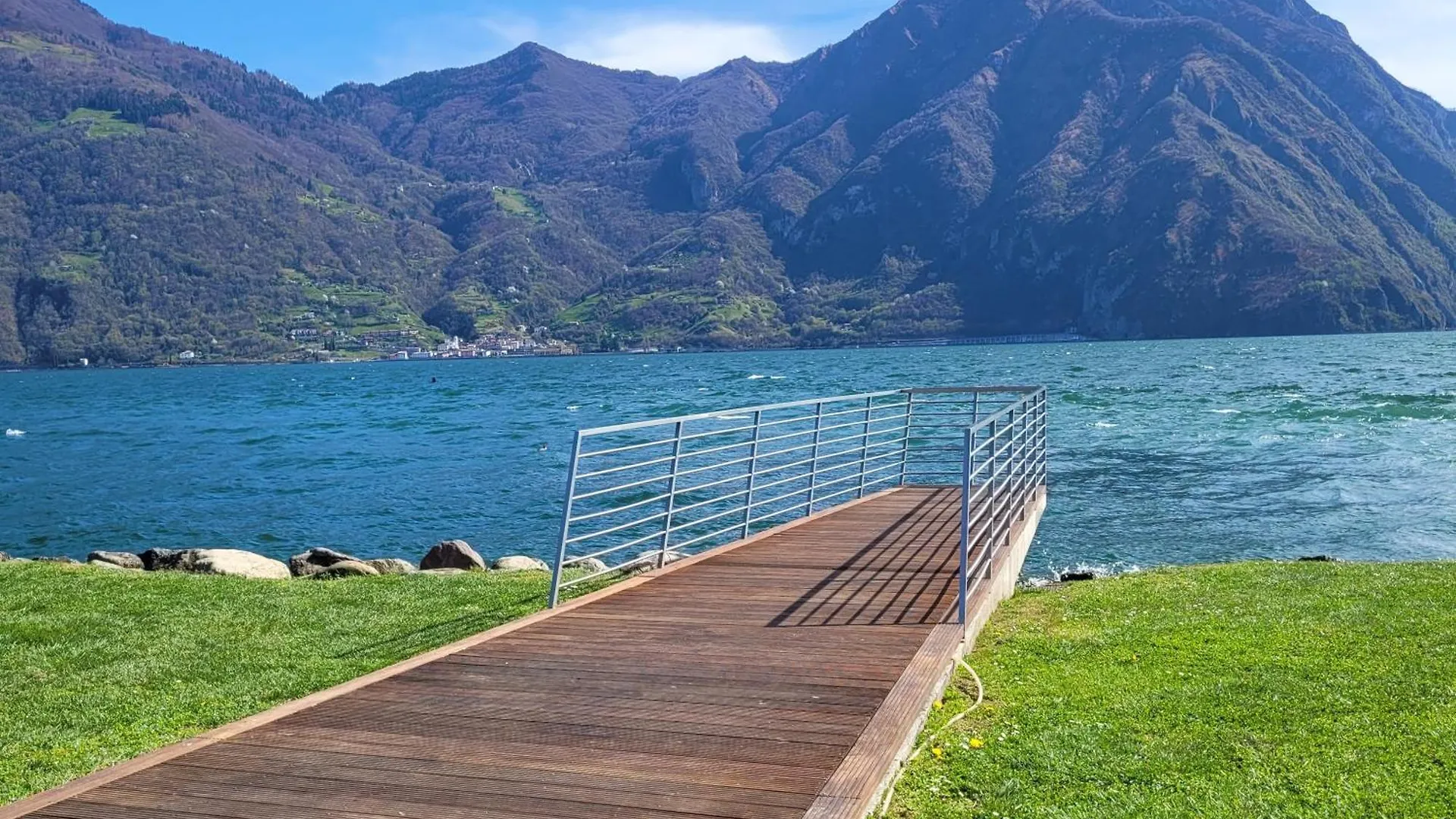 Onda Del Lago Mountain Lake Iseo Hospitality Castro  Italy