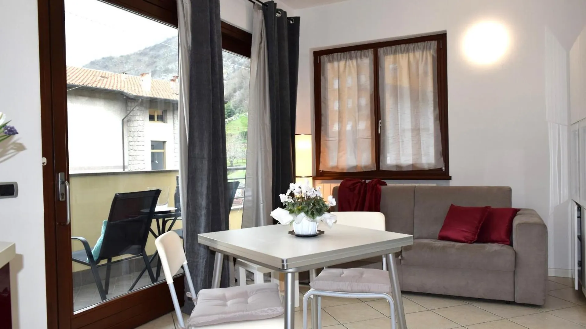 Onda Del Lago Mountain Lake Iseo Hospitality Castro  Italy