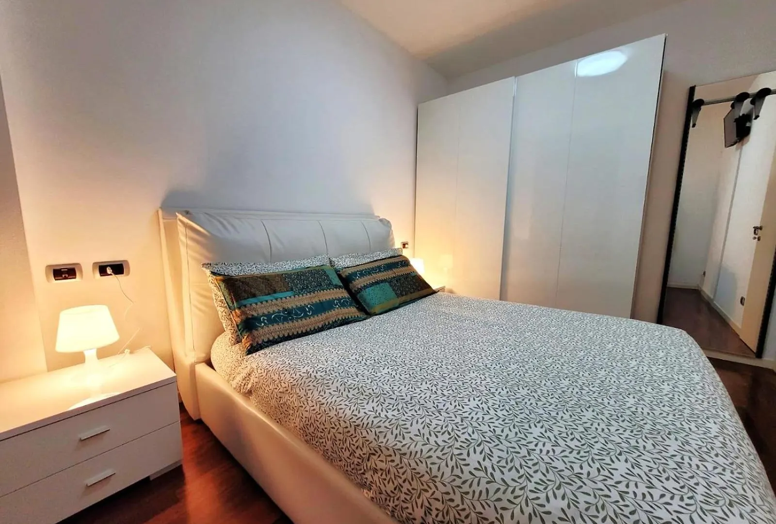 Onda Del Lago Mountain Lake Iseo Hospitality Castro