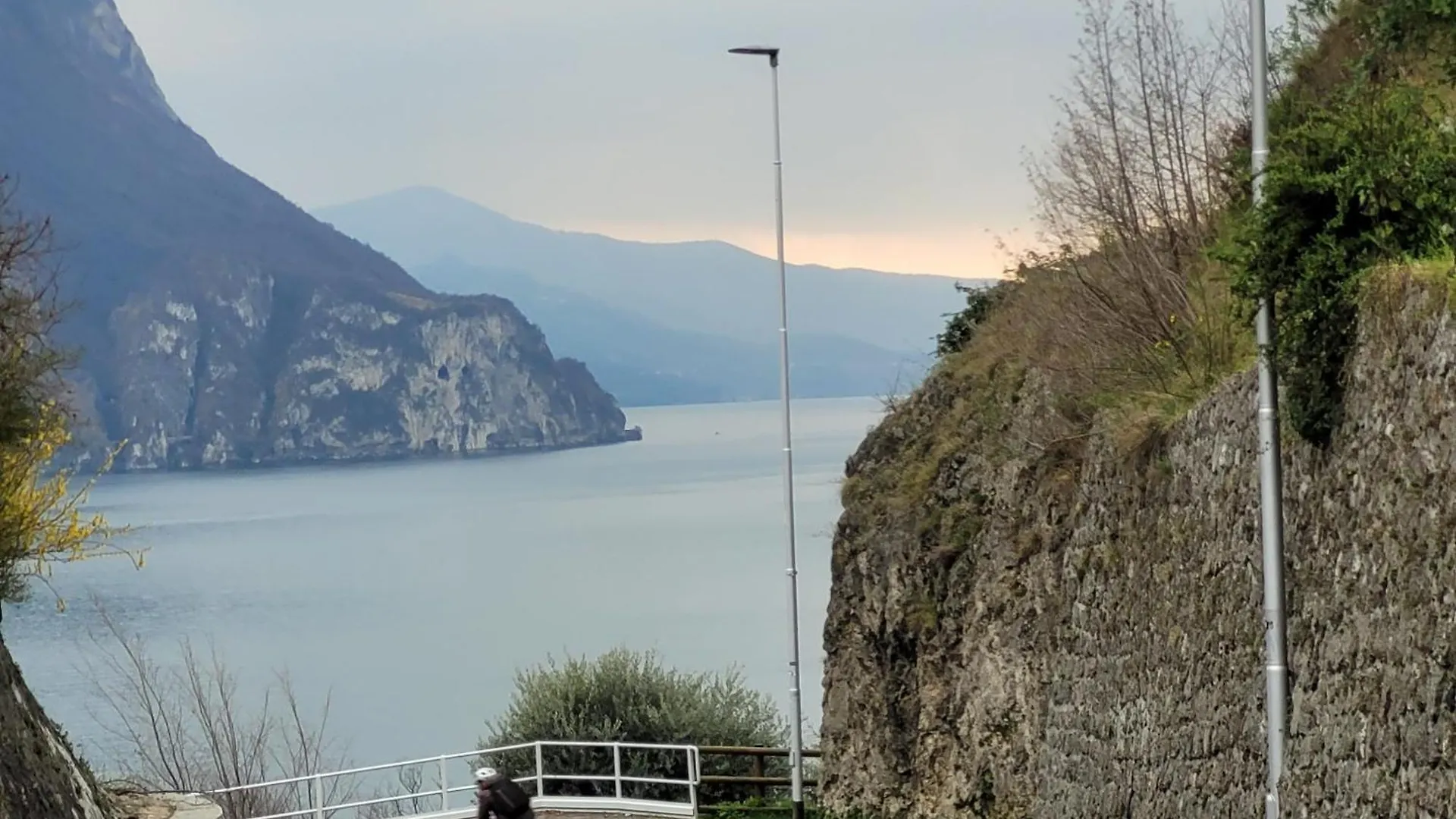 Onda Del Lago Mountain Lake Iseo Hospitality Castro