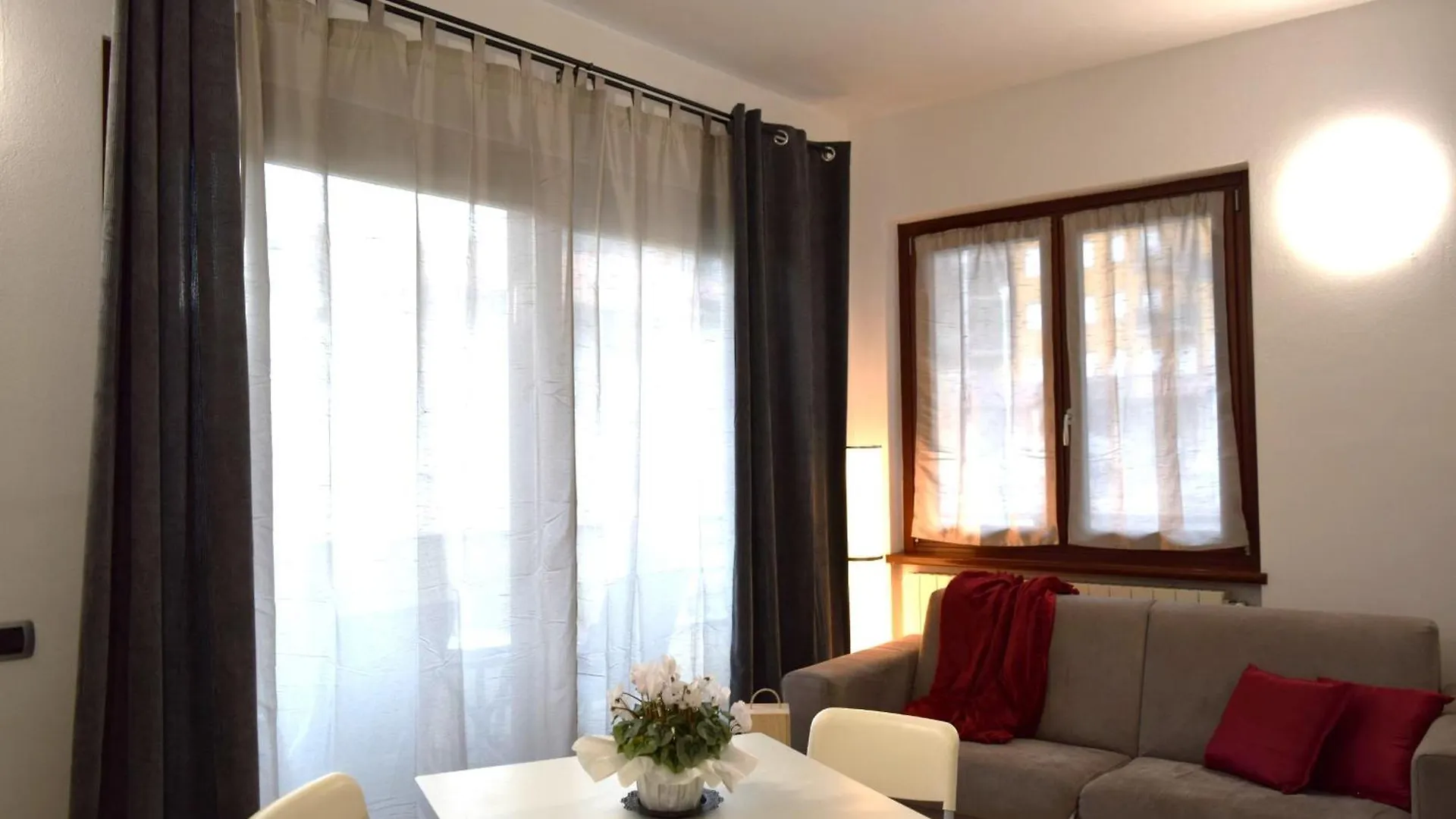 Onda Del Lago Mountain Lake Iseo Hospitality Castro  Italy
