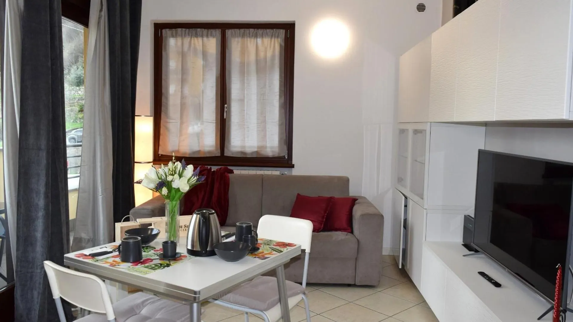 Onda Del Lago Mountain Lake Iseo Hospitality Castro