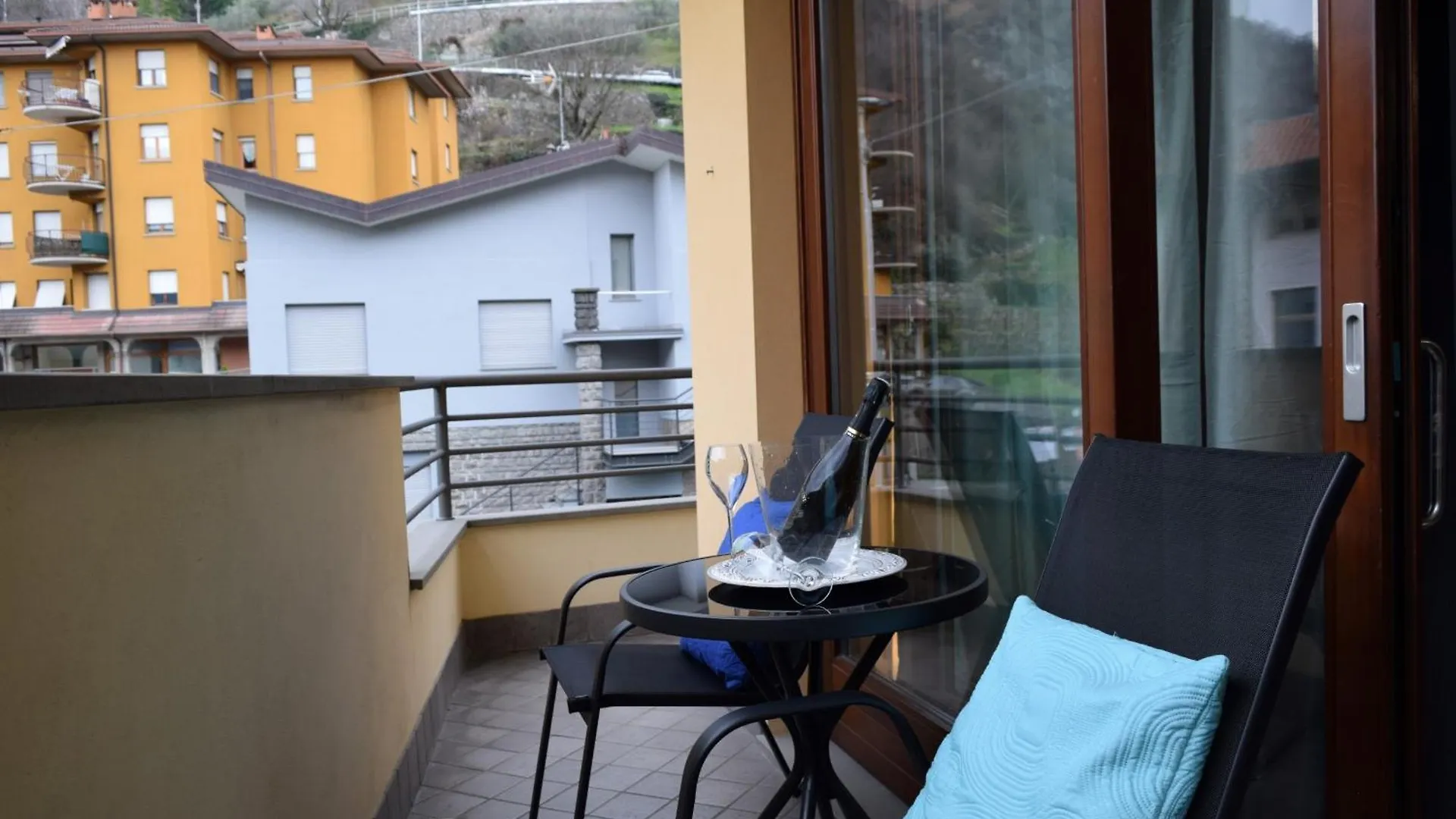 Apartment Onda Del Lago Mountain Lake Iseo Hospitality Castro  Italy